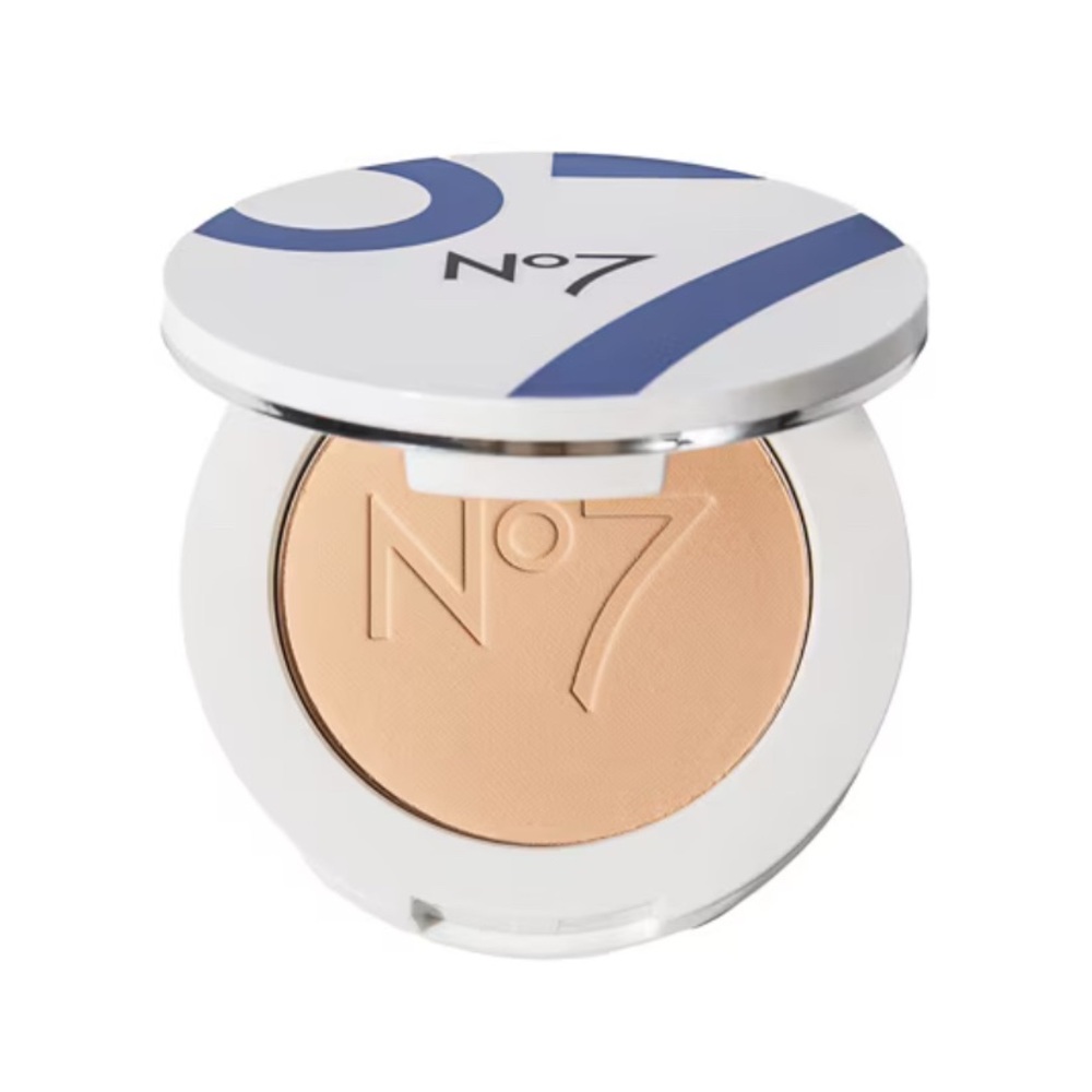 No7 Lift & Luminate Triple Action Translucent Finishing Powder Medium 10g